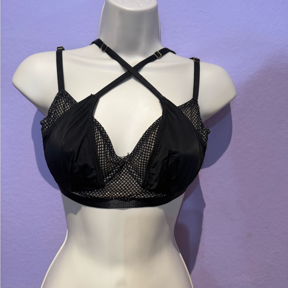 Peak and Beau Black strappy bra 34D